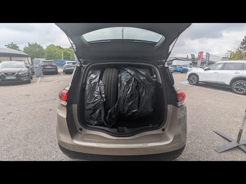 Photo 11 de l’annonce de RENAULT Scenic d’occasion à vendre à ANNEMASSE