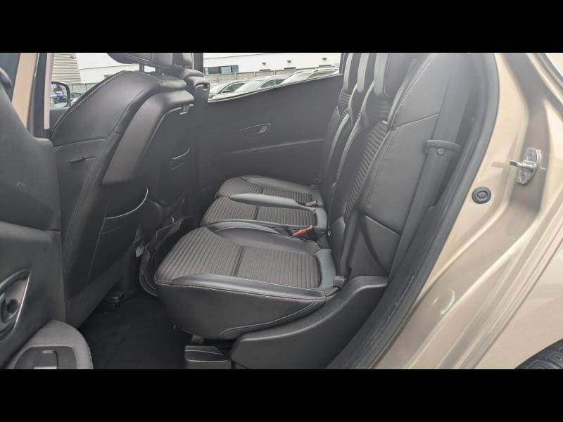 Photo 12 de l’annonce de RENAULT Scenic d’occasion à vendre à ANNEMASSE