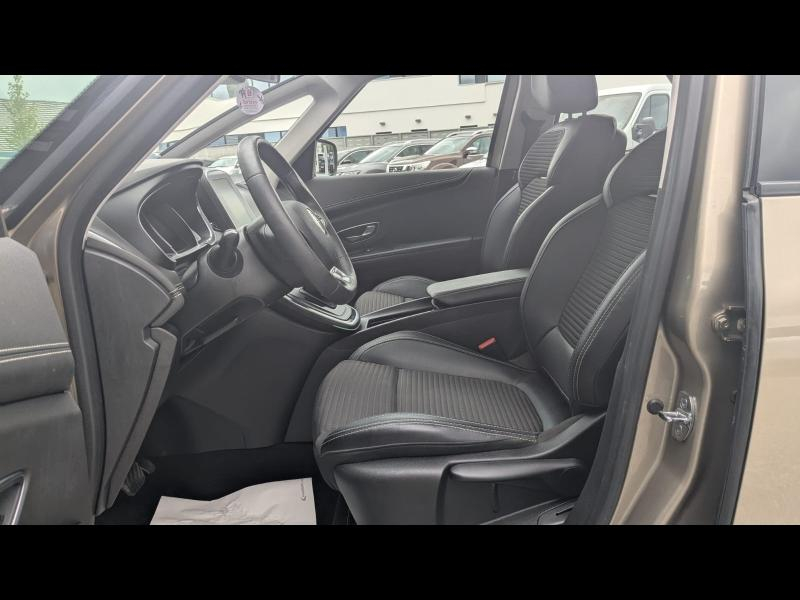 Photo 13 de l’annonce de RENAULT Scenic d’occasion à vendre à ANNEMASSE