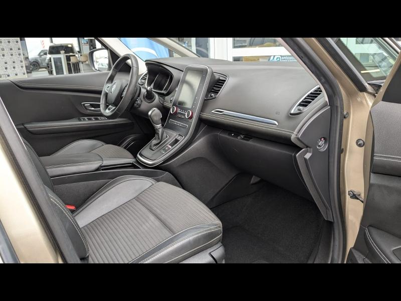 Photo 15 de l’annonce de RENAULT Scenic d’occasion à vendre à ANNEMASSE