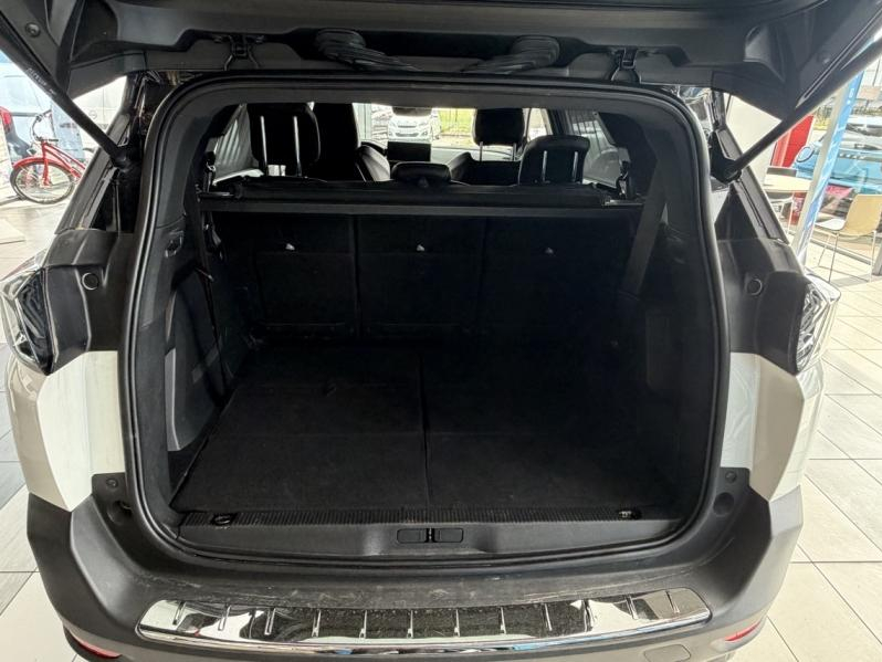 Photo 8 de l’annonce de PEUGEOT 5008 d’occasion à vendre à PAYS DE GEX