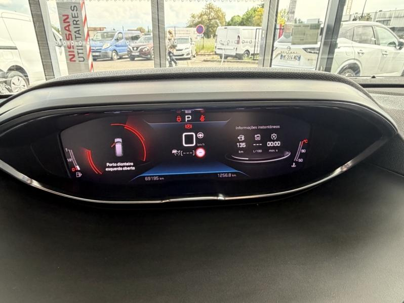 Photo 15 de l’annonce de PEUGEOT 5008 d’occasion à vendre à PAYS DE GEX
