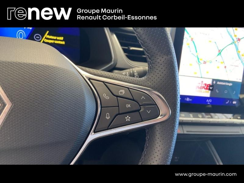 Photo 15 de l’annonce de RENAULT  d’occasion à vendre à CORBEIL-ESSONNES