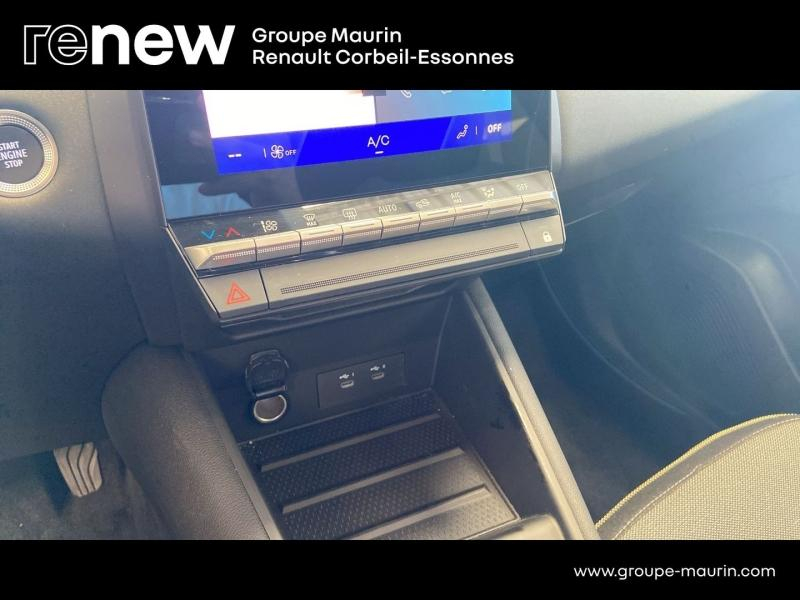 Photo 17 de l’annonce de RENAULT  d’occasion à vendre à CORBEIL-ESSONNES