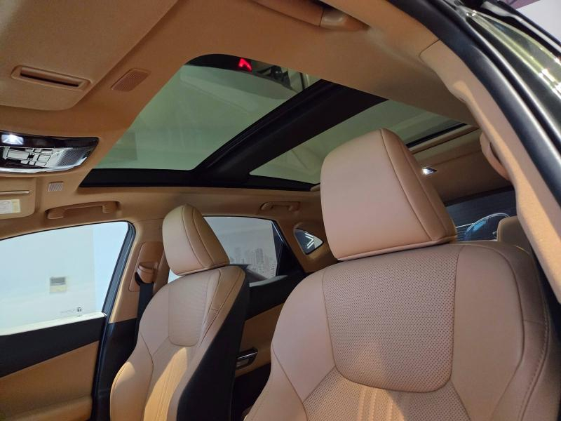 Photo 12 de l’annonce de LEXUS NX d’occasion à vendre à AUBIÈRE