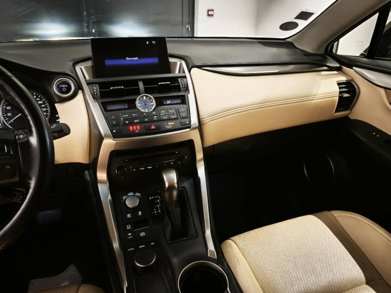 Photo 16 de l’annonce de LEXUS NX d’occasion à vendre à LATTES