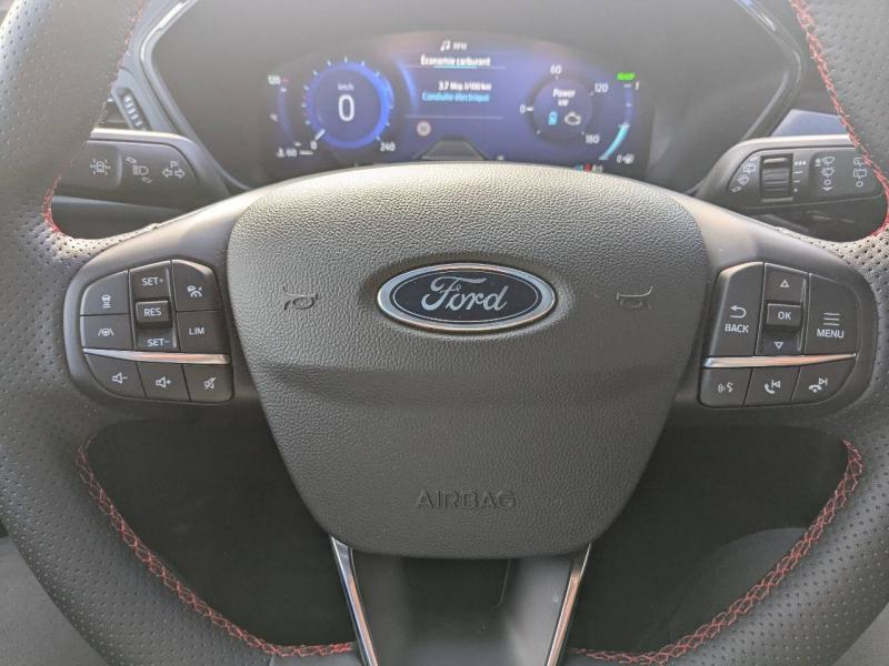 Photo 16 de l’annonce de FORD Kuga d’occasion à vendre à FRÉJUS