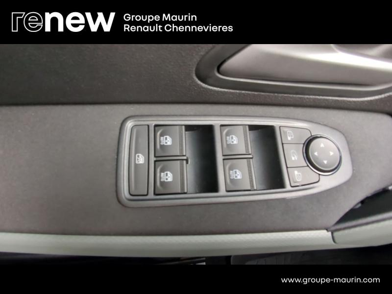 Photo 19 de l’annonce de DACIA  d’occasion à vendre à CHENNEVIÈRES-SUR-MARNE