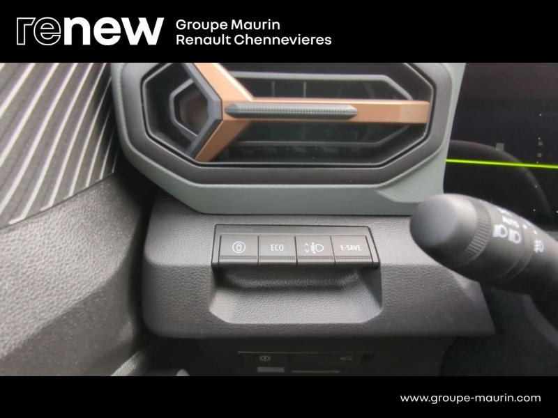 Photo 20 de l’annonce de DACIA  d’occasion à vendre à CHENNEVIÈRES-SUR-MARNE