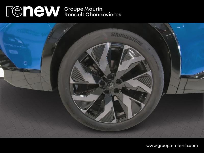 Photo 5 de l’annonce de RENAULT  d’occasion à vendre à CHENNEVIÈRES-SUR-MARNE