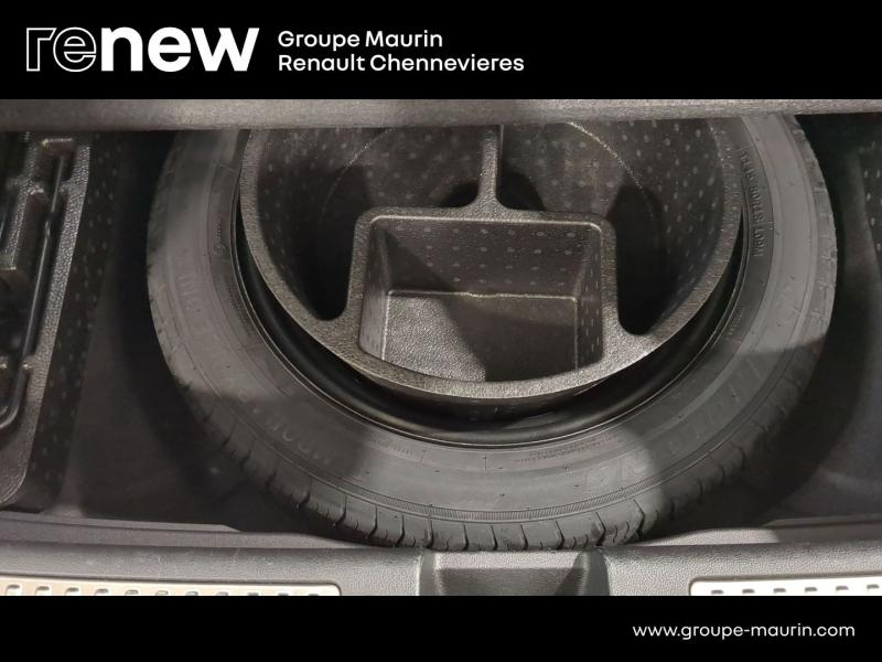 Photo 11 de l’annonce de RENAULT  d’occasion à vendre à CHENNEVIÈRES-SUR-MARNE
