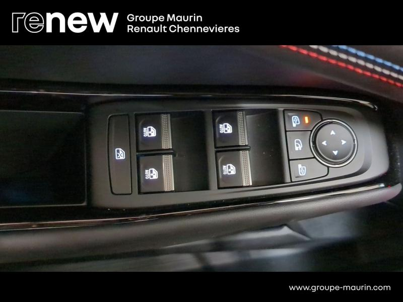 Photo 20 de l’annonce de RENAULT  d’occasion à vendre à CHENNEVIÈRES-SUR-MARNE