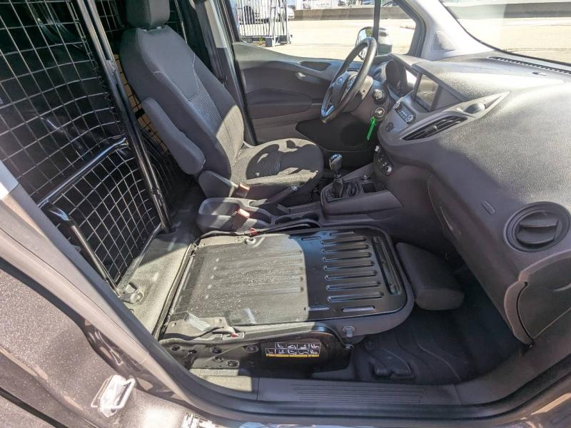Photo 11 de l’annonce de FORD Transit Courier VUL d’occasion à vendre à FRÉJUS