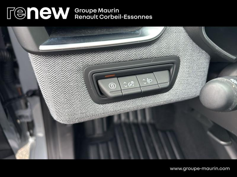 Photo 20 de l’annonce de RENAULT Clio d’occasion à vendre à CORBEIL-ESSONNES