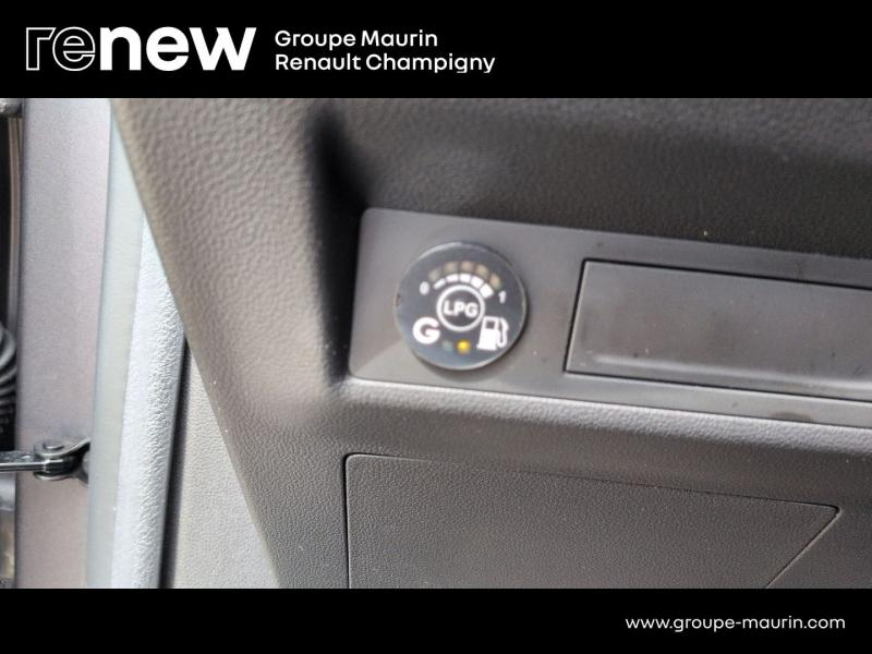 Photo 14 de l’annonce de RENAULT Captur d’occasion à vendre à CHAMPIGNY-SUR-MARNE