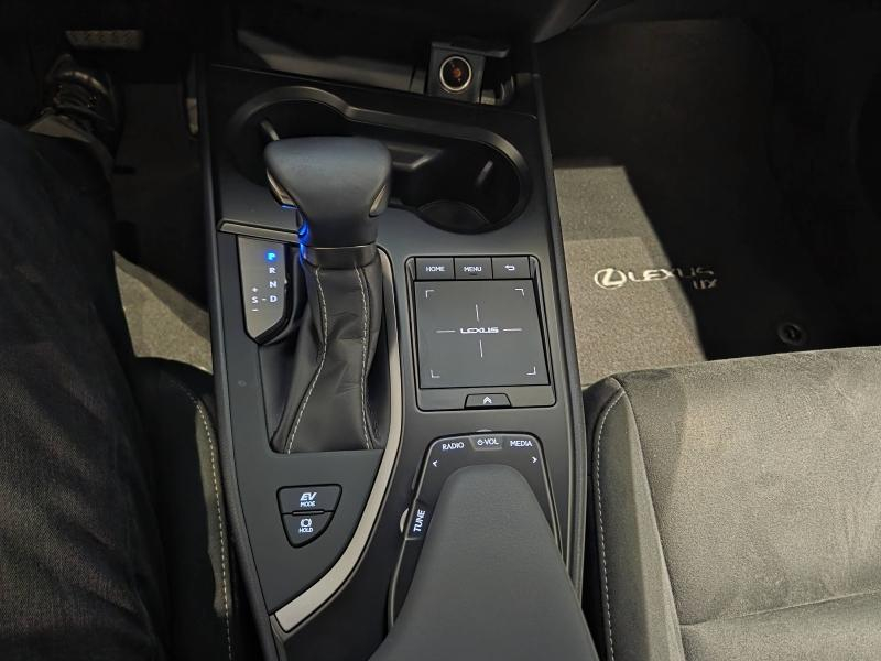Photo 9 de l’annonce de LEXUS UX d’occasion à vendre à AUBIÈRE