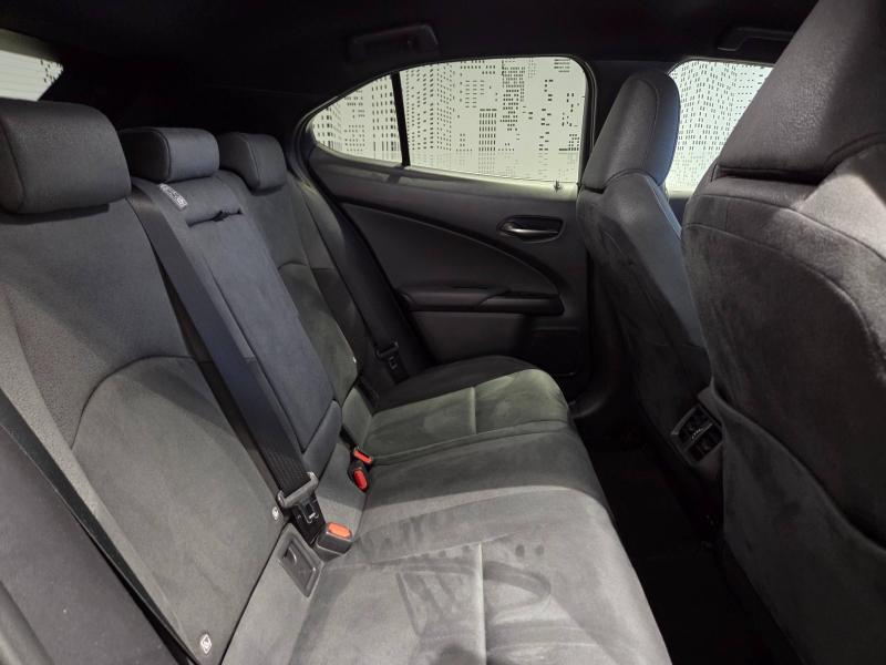 Photo 11 de l’annonce de LEXUS UX d’occasion à vendre à AUBIÈRE