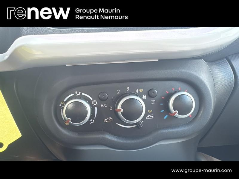 Photo 19 de l’annonce de RENAULT Twingo d’occasion à vendre à SAINT PIERRE LES NEMOURS