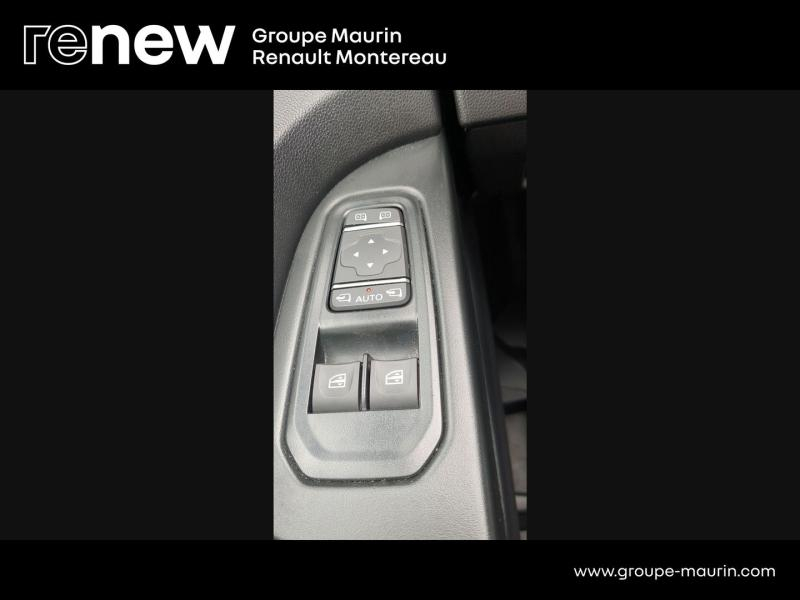 Photo 16 de l’annonce de RENAULT Trafic Combi d’occasion à vendre à VARENNES SUR SEINE
