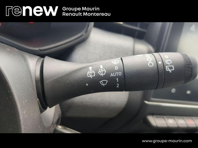 Photo 16 de l’annonce de RENAULT Clio d’occasion à vendre à VARENNES SUR SEINE