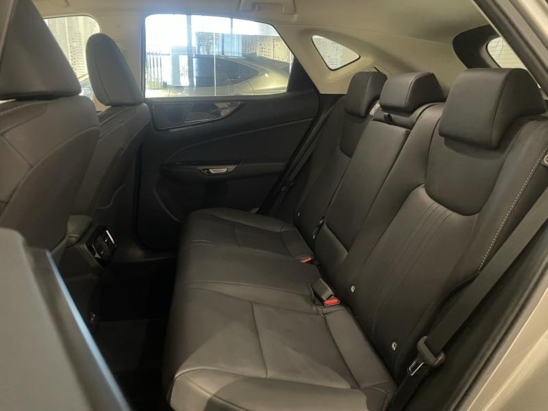 Photo 13 de l’annonce de LEXUS NX d’occasion à vendre à LATTES
