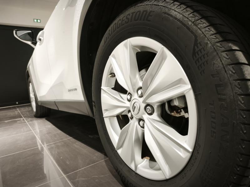 Photo 9 de l’annonce de LEXUS UX d’occasion à vendre à LATTES