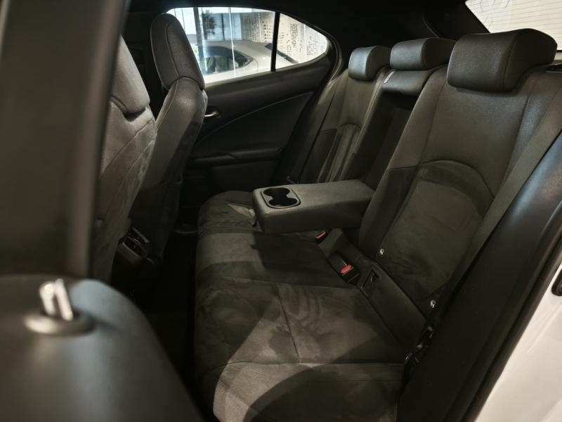 Photo 13 de l’annonce de LEXUS UX d’occasion à vendre à LATTES