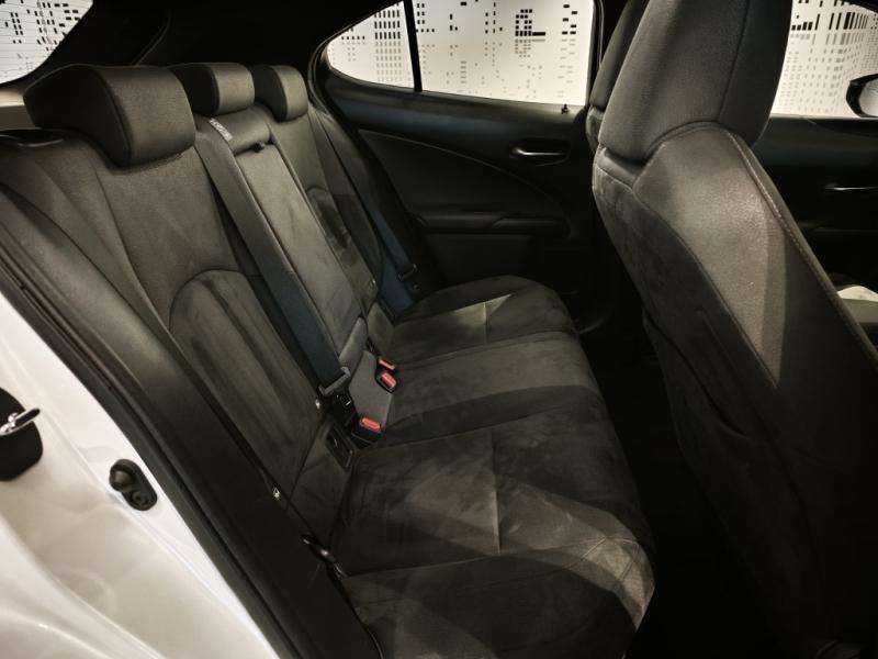 Photo 14 de l’annonce de LEXUS UX d’occasion à vendre à LATTES