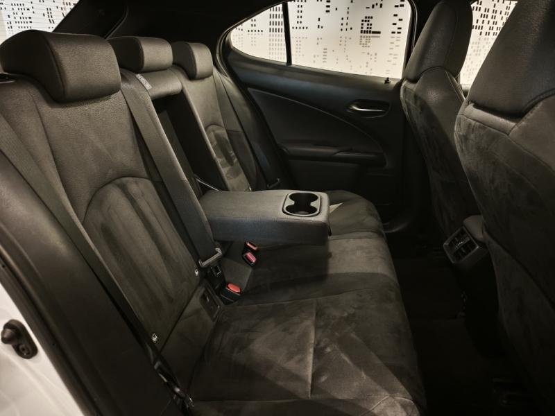 Photo 15 de l’annonce de LEXUS UX d’occasion à vendre à LATTES