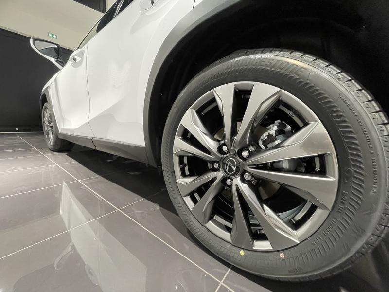 Photo 9 de l’annonce de LEXUS UX d’occasion à vendre à LATTES
