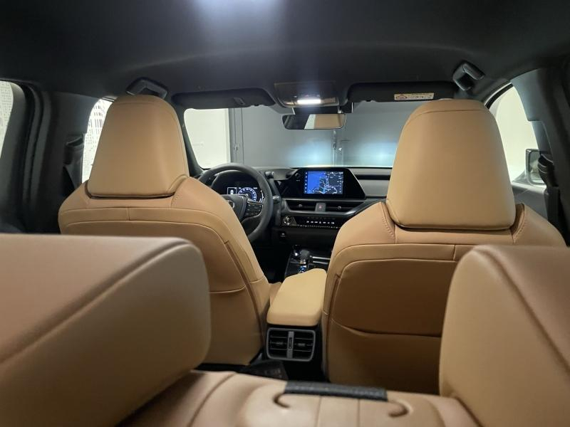 Photo 14 de l’annonce de LEXUS UX d’occasion à vendre à LATTES