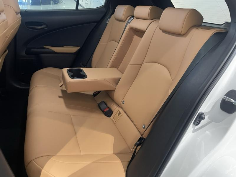 Photo 16 de l’annonce de LEXUS UX d’occasion à vendre à LATTES