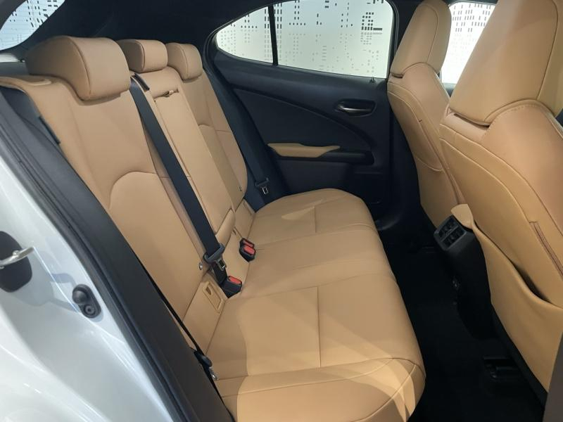Photo 17 de l’annonce de LEXUS UX d’occasion à vendre à LATTES