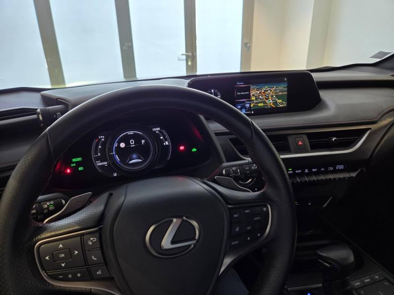 Photo 4 de l’annonce de LEXUS UX d’occasion à vendre à AUBIÈRE