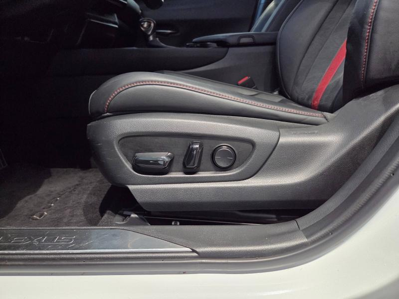 Photo 12 de l’annonce de LEXUS UX d’occasion à vendre à AUBIÈRE