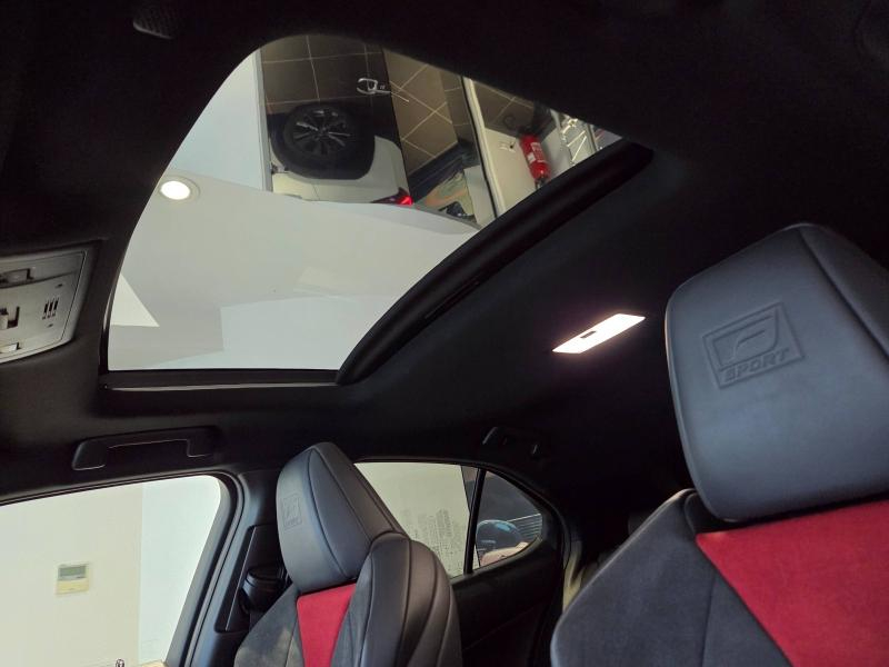 Photo 13 de l’annonce de LEXUS UX d’occasion à vendre à AUBIÈRE