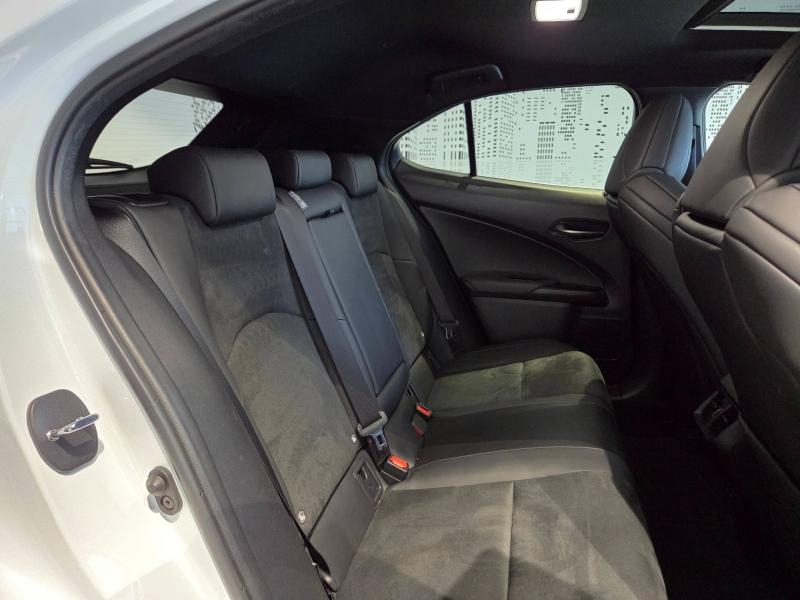 Photo 15 de l’annonce de LEXUS UX d’occasion à vendre à AUBIÈRE