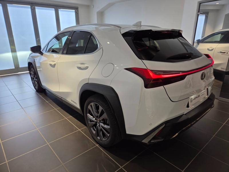 Photo 18 de l’annonce de LEXUS UX d’occasion à vendre à AUBIÈRE