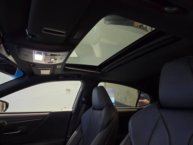 Photo 12 de l’annonce de LEXUS ES d’occasion à vendre à AUBIÈRE