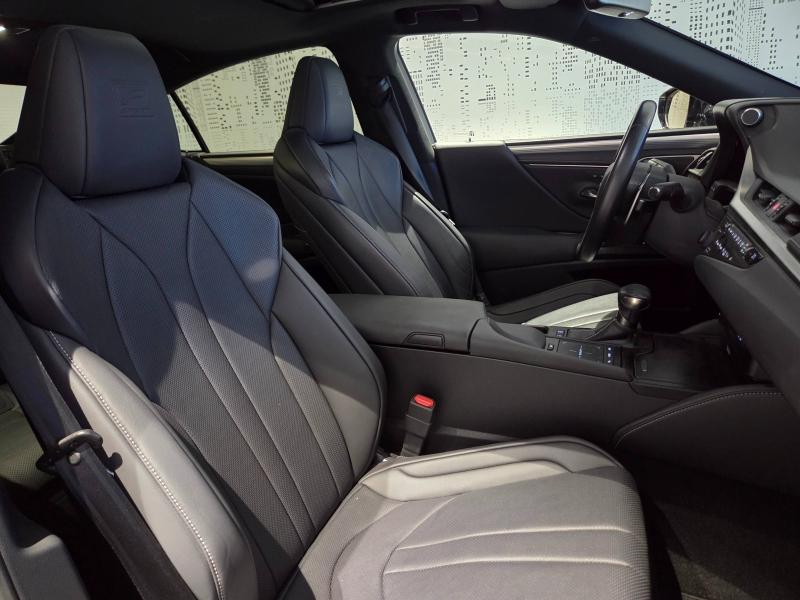 Photo 13 de l’annonce de LEXUS ES d’occasion à vendre à AUBIÈRE