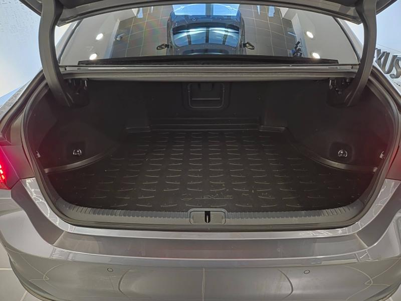 Photo 15 de l’annonce de LEXUS ES d’occasion à vendre à AUBIÈRE