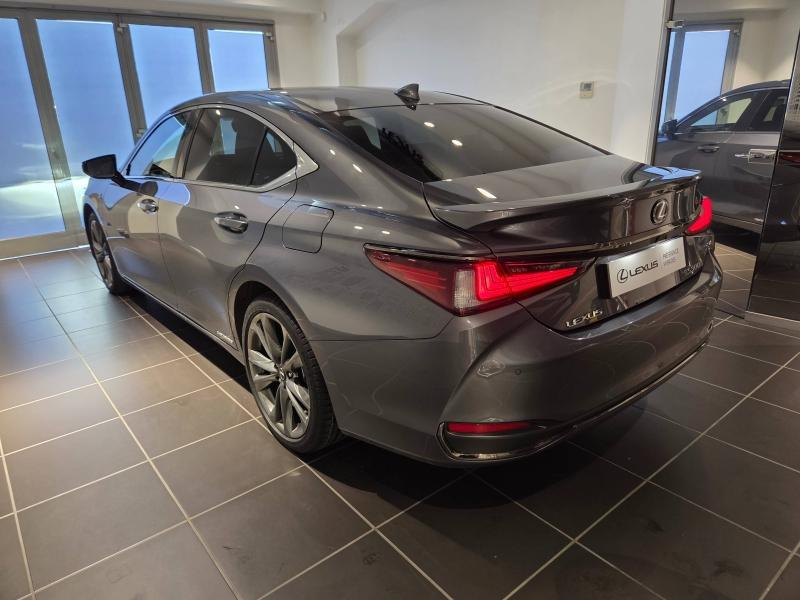 Photo 16 de l’annonce de LEXUS ES d’occasion à vendre à AUBIÈRE