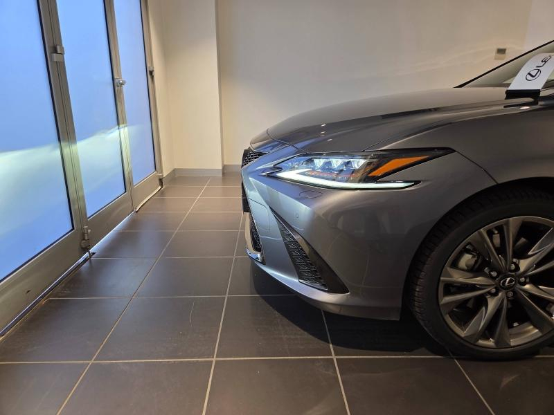Photo 19 de l’annonce de LEXUS ES d’occasion à vendre à AUBIÈRE