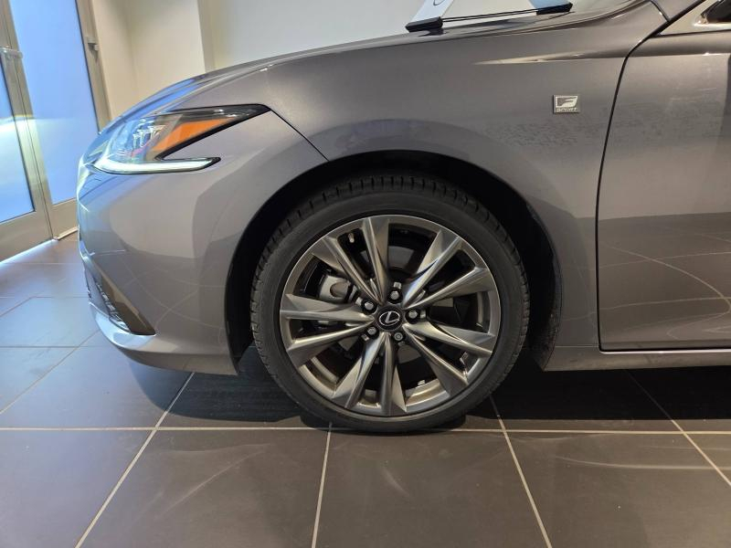 Photo 20 de l’annonce de LEXUS ES d’occasion à vendre à AUBIÈRE
