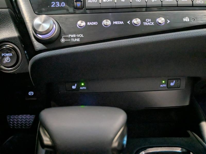 Photo 8 de l’annonce de LEXUS ES d’occasion à vendre à AUBIÈRE