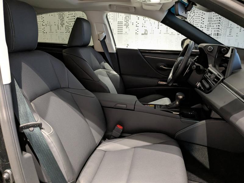 Photo 9 de l’annonce de LEXUS ES d’occasion à vendre à AUBIÈRE