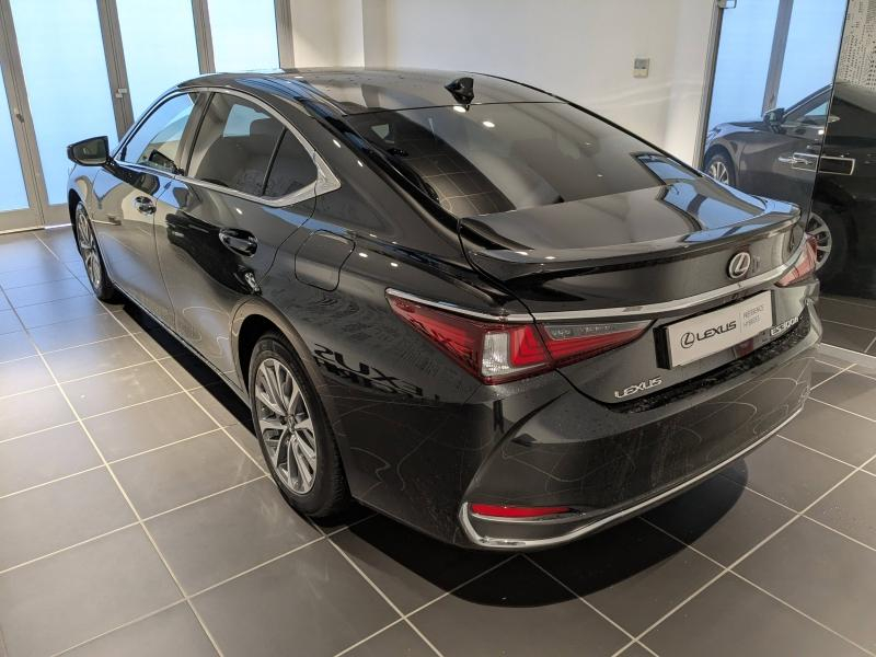 Photo 12 de l’annonce de LEXUS ES d’occasion à vendre à AUBIÈRE