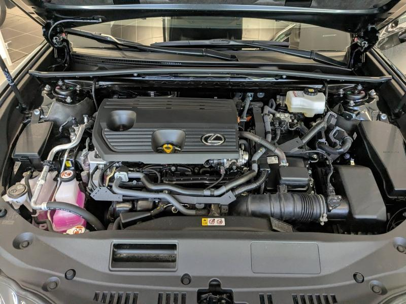 Photo 15 de l’annonce de LEXUS ES d’occasion à vendre à AUBIÈRE