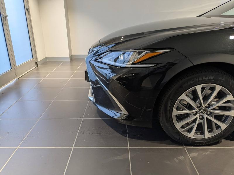 Photo 16 de l’annonce de LEXUS ES d’occasion à vendre à AUBIÈRE