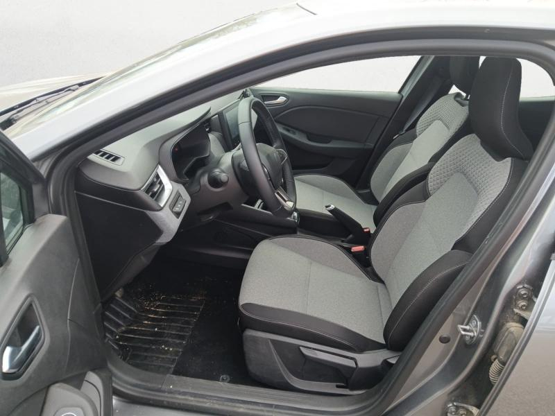 Photo 10 de l’annonce de RENAULT Clio d’occasion à vendre à SAMOREAU